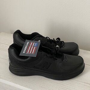 New Balance Men's All-Black Sneakers